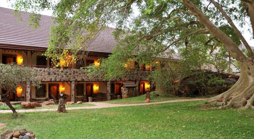 Tsavo West Accommodation